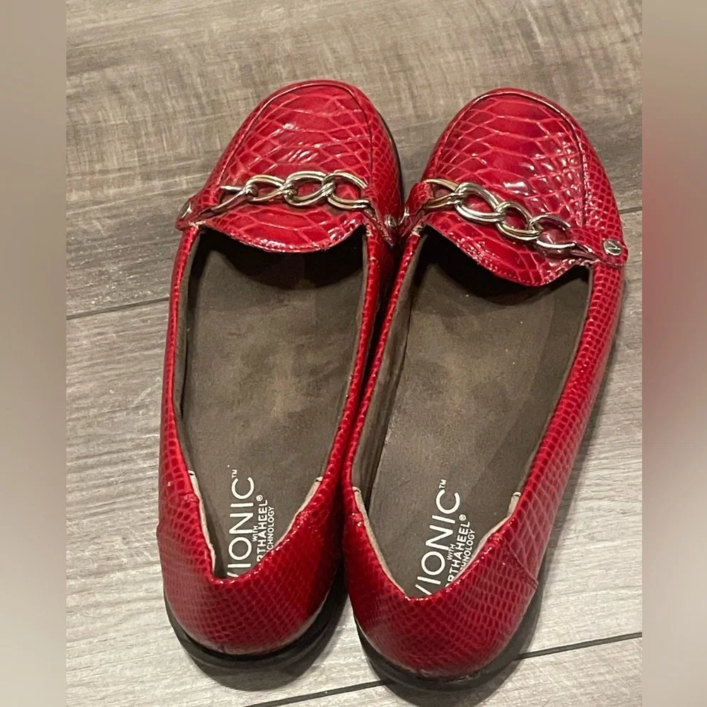Vionic Red Patent Leather Lizard Pattern Loafers Size 7